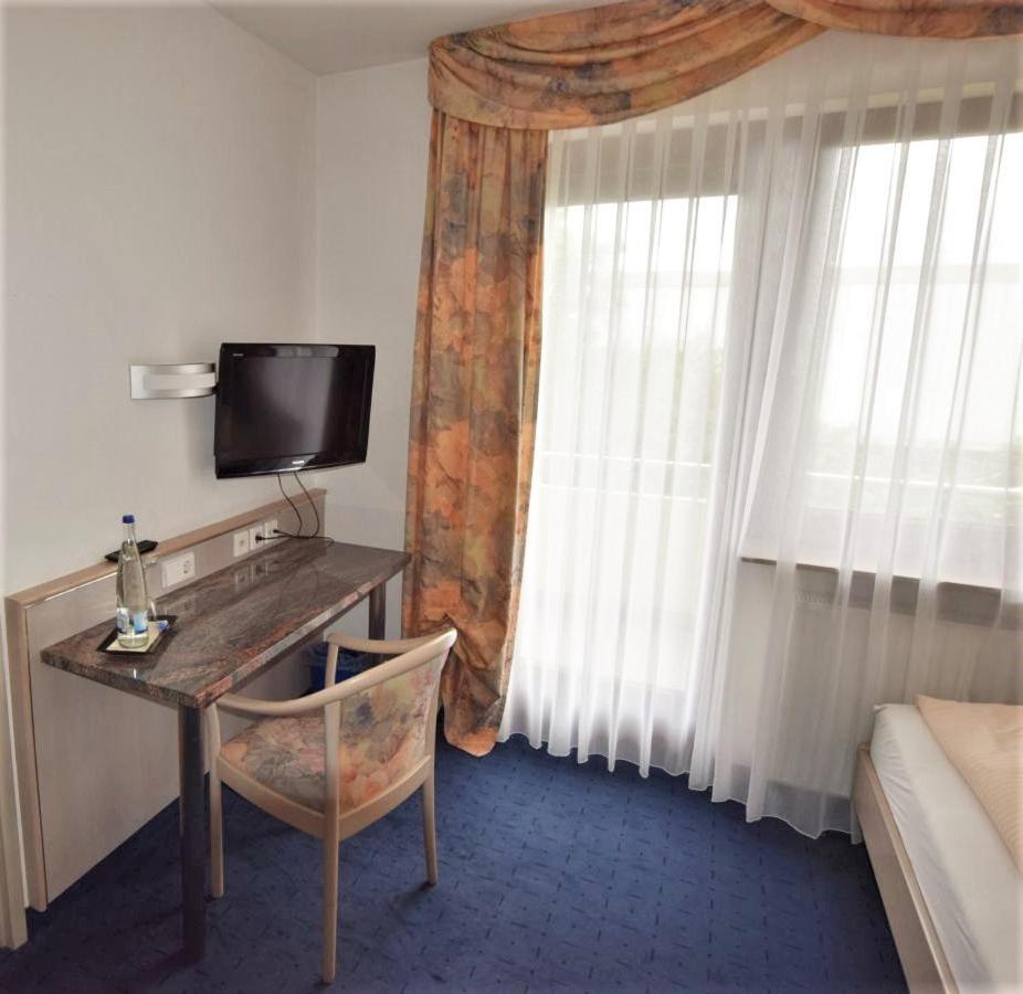 Hotel Alena - Kontaktlos Check-In فيلدرستادت المظهر الخارجي الصورة