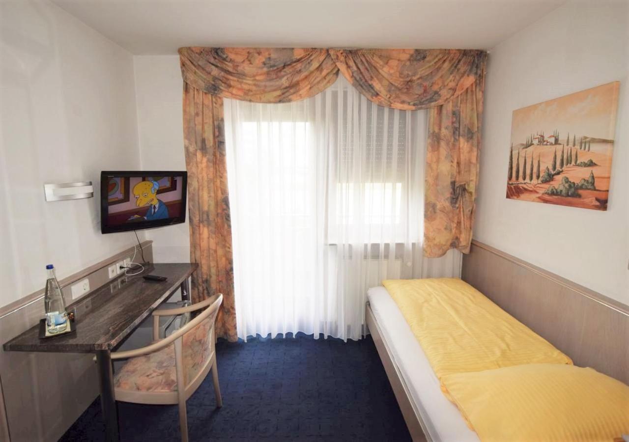 Hotel Alena - Kontaktlos Check-In فيلدرستادت المظهر الخارجي الصورة