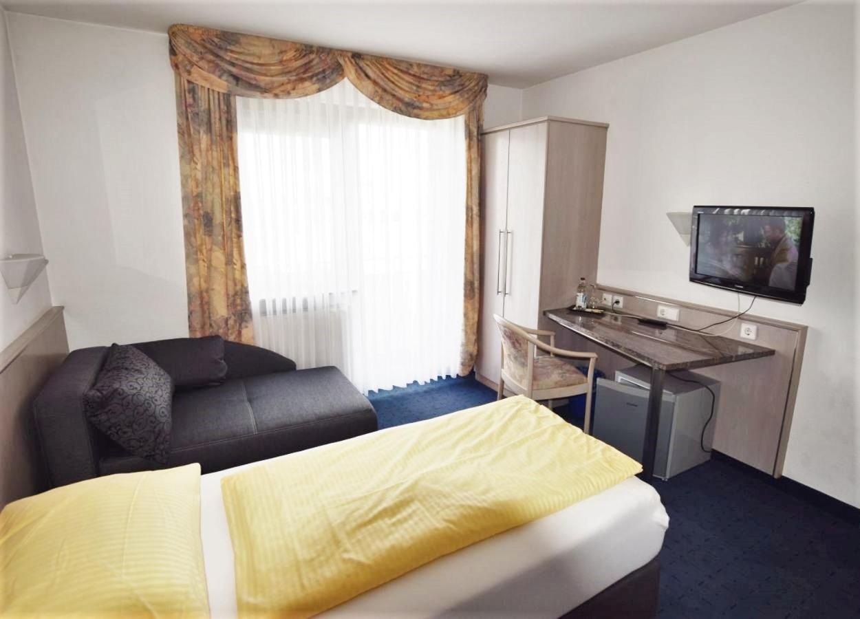 Hotel Alena - Kontaktlos Check-In فيلدرستادت المظهر الخارجي الصورة