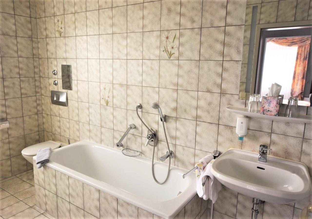Hotel Alena - Kontaktlos Check-In فيلدرستادت المظهر الخارجي الصورة