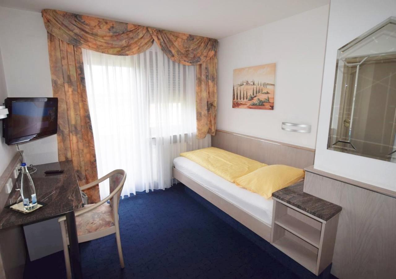 Hotel Alena - Kontaktlos Check-In فيلدرستادت المظهر الخارجي الصورة