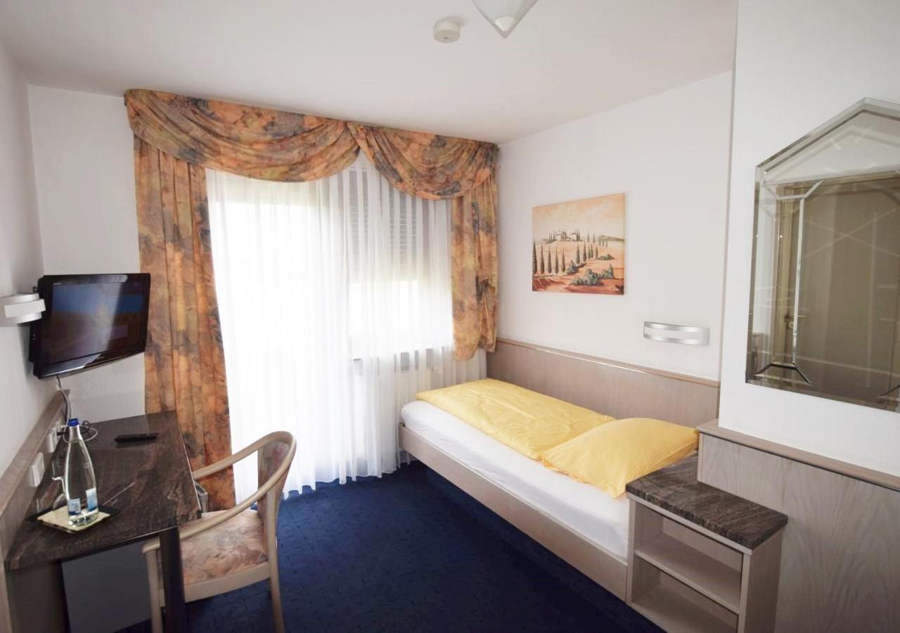 Hotel Alena - Kontaktlos Check-In فيلدرستادت المظهر الخارجي الصورة