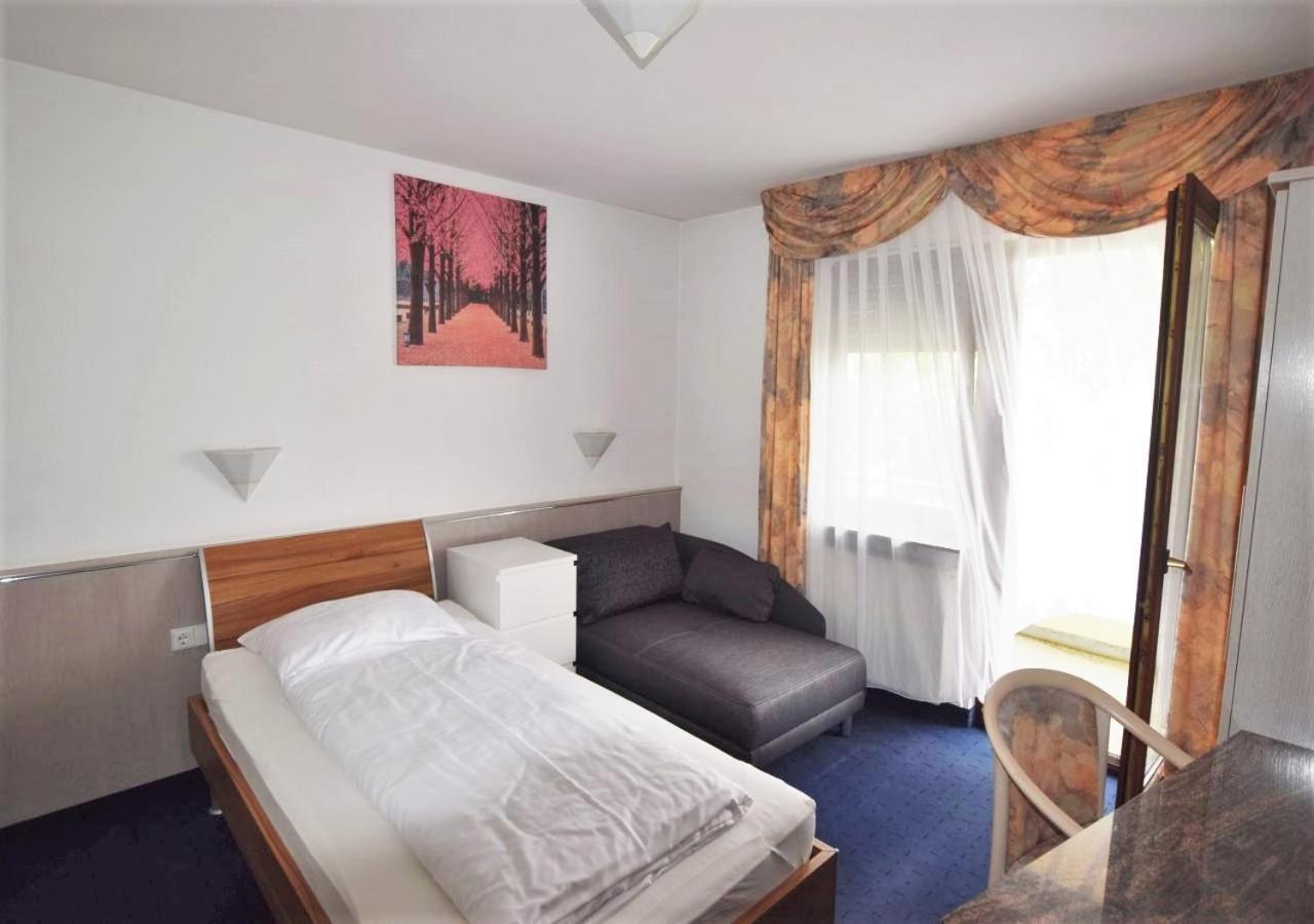 Hotel Alena - Kontaktlos Check-In فيلدرستادت المظهر الخارجي الصورة